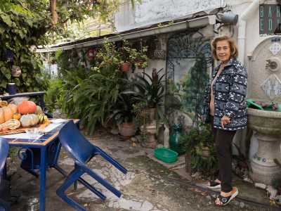 Oggi degli Sforza � rimasta a vivere qui solo una delle figlie: Anna, pittrice barese...